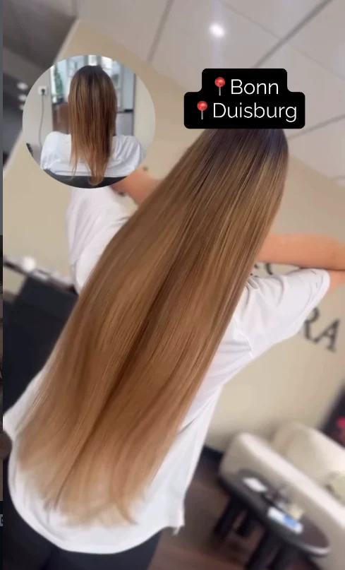 Langes, glatt gestyltes Haar mit einem warmen Blondverlauf.